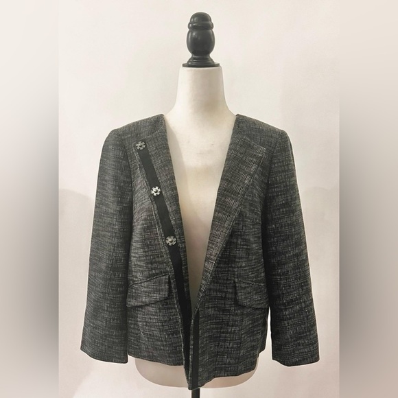 Black collarless cropped blazer - hidden bottons size 12 - Picture 3 of 3